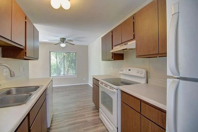 5946 GREENVIEW Road, Lisle, IL 60532