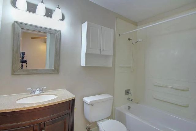 5946 GREENVIEW Road, Lisle, IL 60532