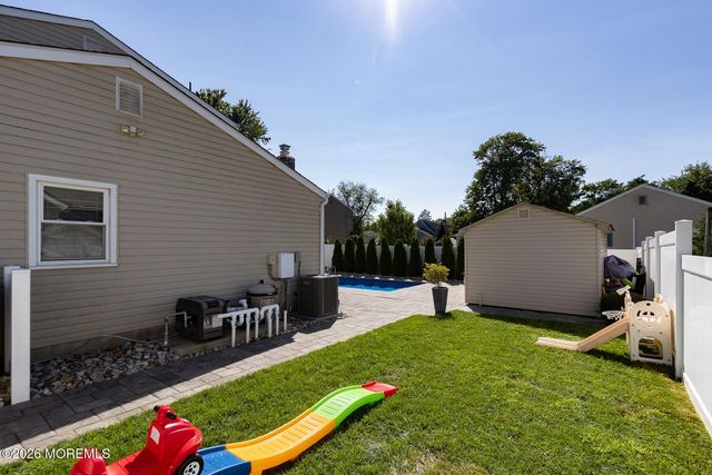 394 Maple Drive, Belford, NJ 07718