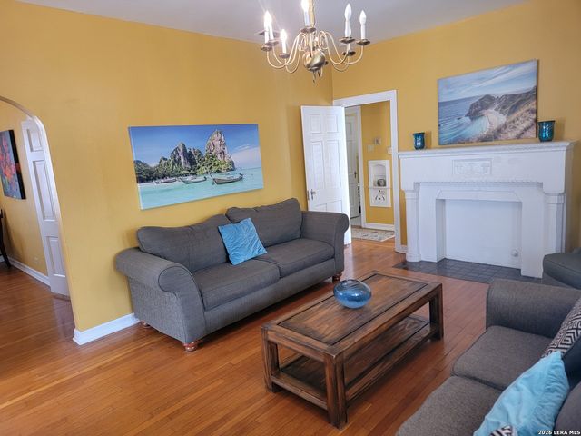 273 E Lullwood Ave, San Antonio, TX 78212