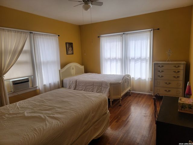 273 E Lullwood Ave, San Antonio, TX 78212