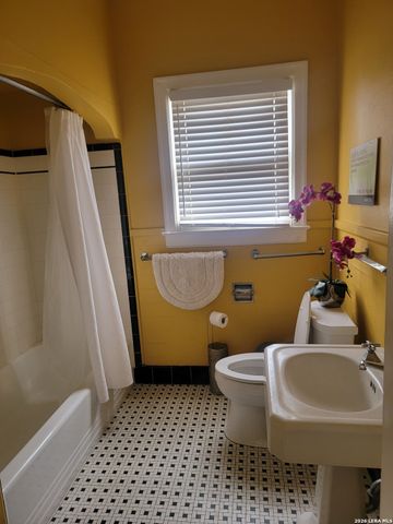 273 E Lullwood Ave, San Antonio, TX 78212