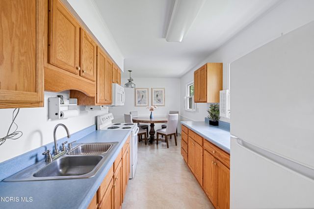 833 Cherry Lane, Waterville, OH 43566