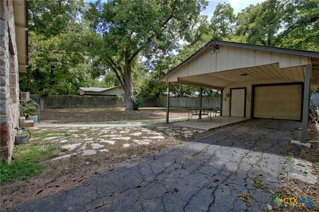 320 E Faust, New Braunfels, TX 78130