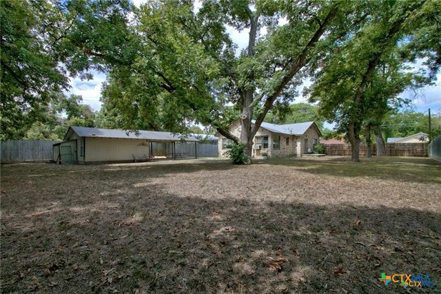 320 E Faust, New Braunfels, TX 78130