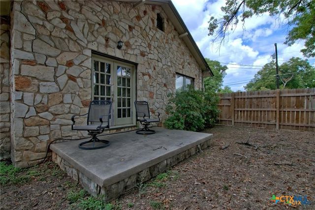 320 E Faust, New Braunfels, TX 78130