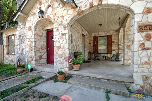 320 E Faust, New Braunfels, TX 78130