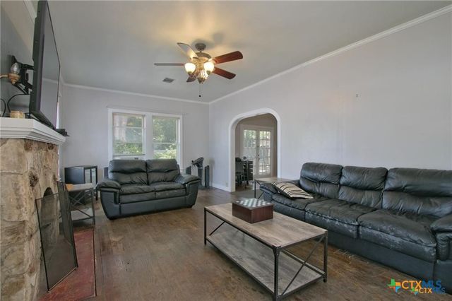 320 E Faust, New Braunfels, TX 78130