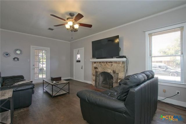 320 E Faust, New Braunfels, TX 78130