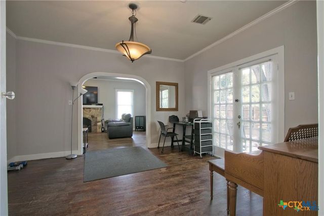 320 E Faust, New Braunfels, TX 78130