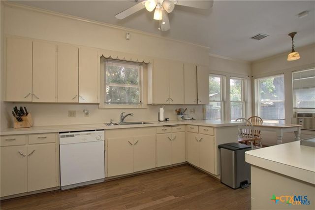 320 E Faust, New Braunfels, TX 78130