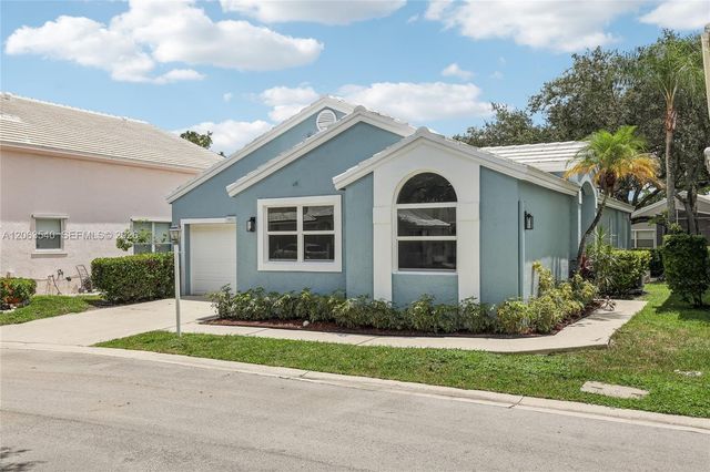 9613 NW 8th Circle, Plantation, FL 33324