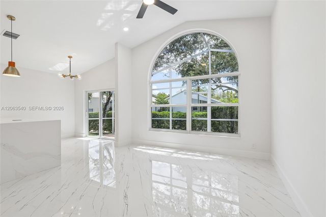 9613 NW 8th Circle, Plantation, FL 33324