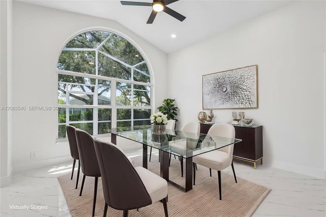 9613 NW 8th Circle, Plantation, FL 33324