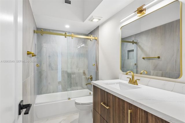 9613 NW 8th Circle, Plantation, FL 33324