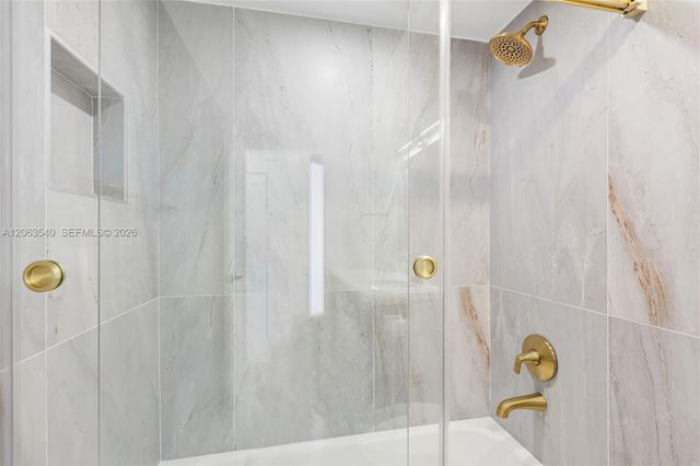 9613 NW 8th Circle, Plantation, FL 33324