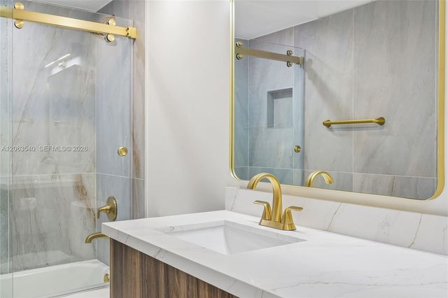 9613 NW 8th Circle, Plantation, FL 33324