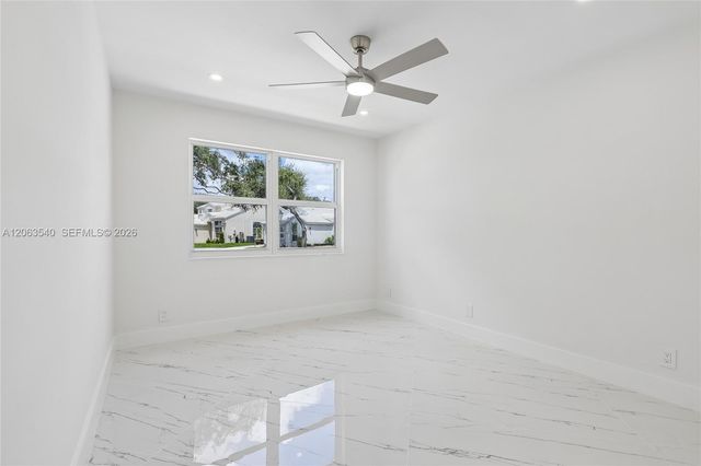 9613 NW 8th Circle, Plantation, FL 33324