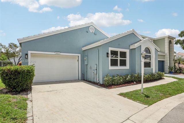 9613 NW 8th Circle, Plantation, FL 33324