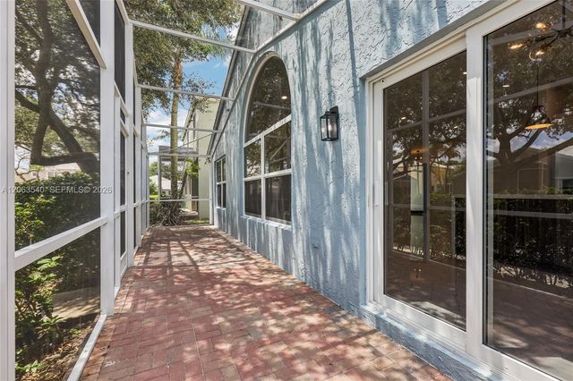 9613 NW 8th Circle, Plantation, FL 33324