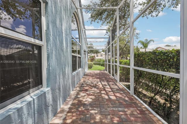 9613 NW 8th Circle, Plantation, FL 33324
