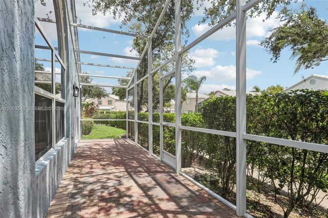 9613 NW 8th Circle, Plantation, FL 33324