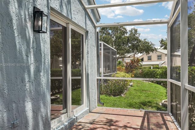 9613 NW 8th Circle, Plantation, FL 33324