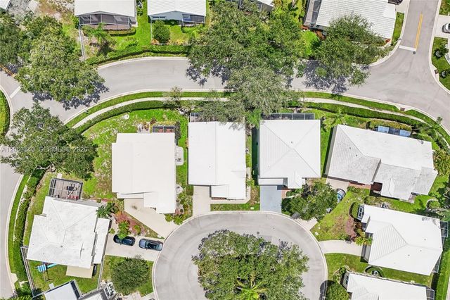 9613 NW 8th Circle, Plantation, FL 33324