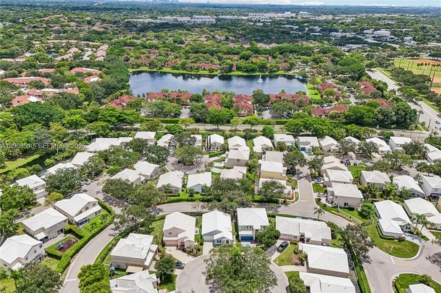 9613 NW 8th Circle, Plantation, FL 33324