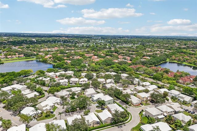 9613 NW 8th Circle, Plantation, FL 33324