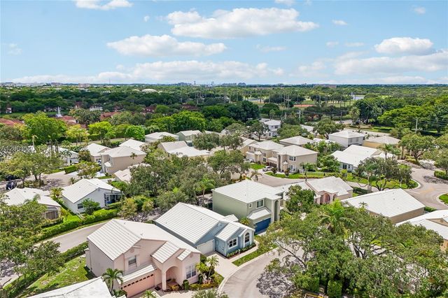 9613 NW 8th Circle, Plantation, FL 33324