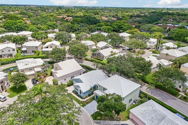 9613 NW 8th Circle, Plantation, FL 33324