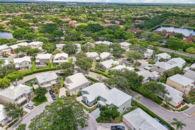 9613 NW 8th Circle, Plantation, FL 33324