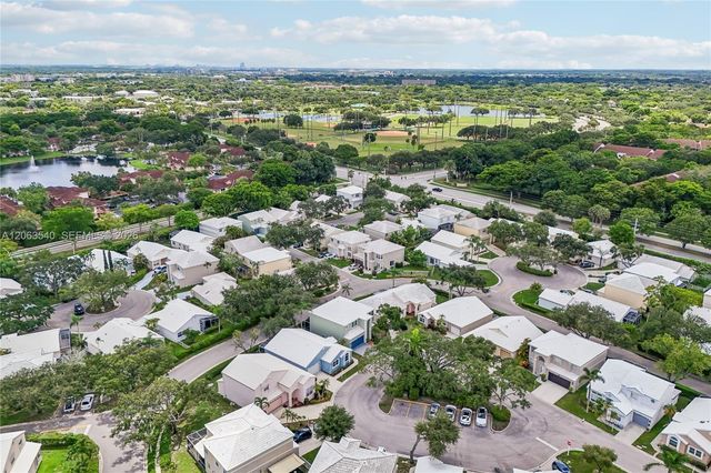 9613 NW 8th Circle, Plantation, FL 33324