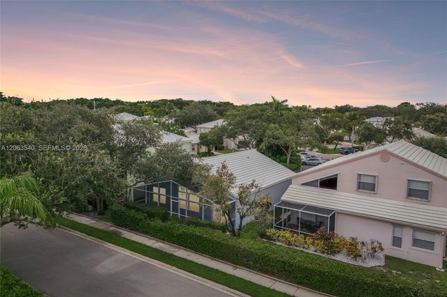 9613 NW 8th Circle, Plantation, FL 33324