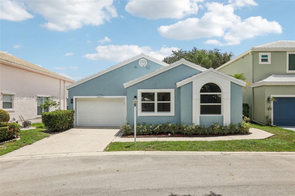 9613 NW 8th Circle, Plantation, FL 33324