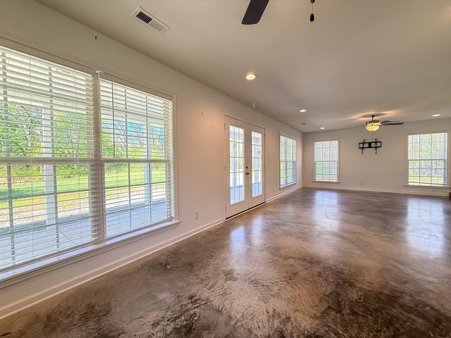 2130 Indian Mound Rd, Woodlawn, TN 37191