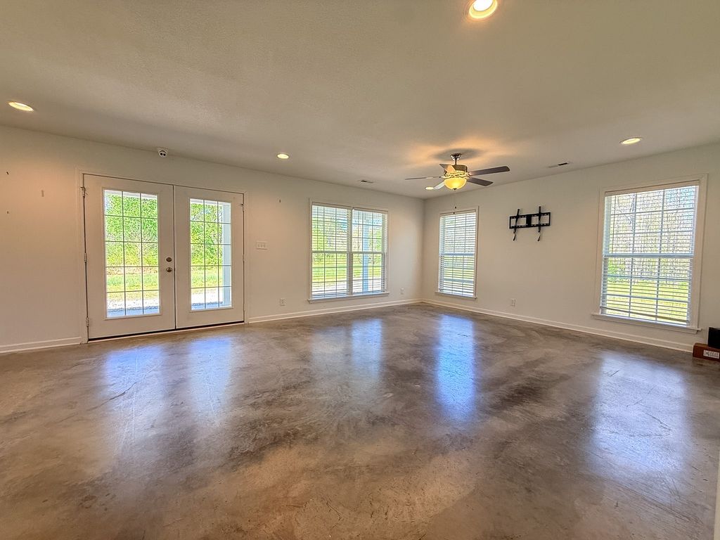 2130 Indian Mound Rd, Woodlawn, TN 37191