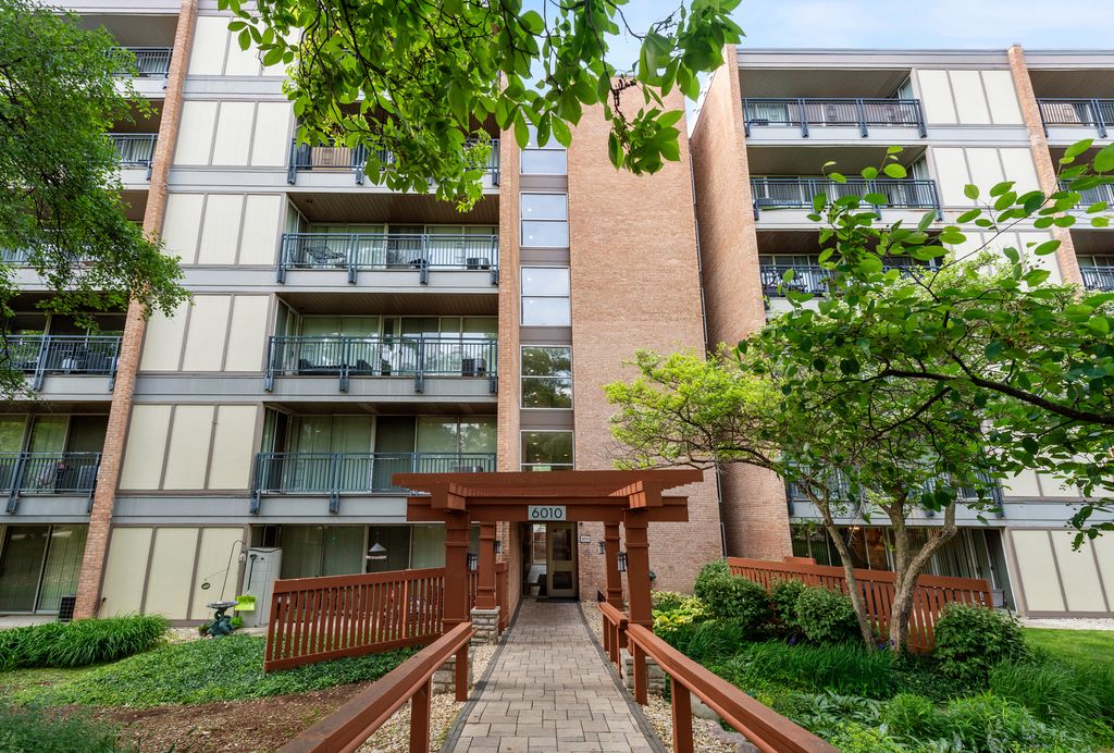 Image 1 of property listing at 6010 Oakwood Drive 6A, Lisle, IL 60532