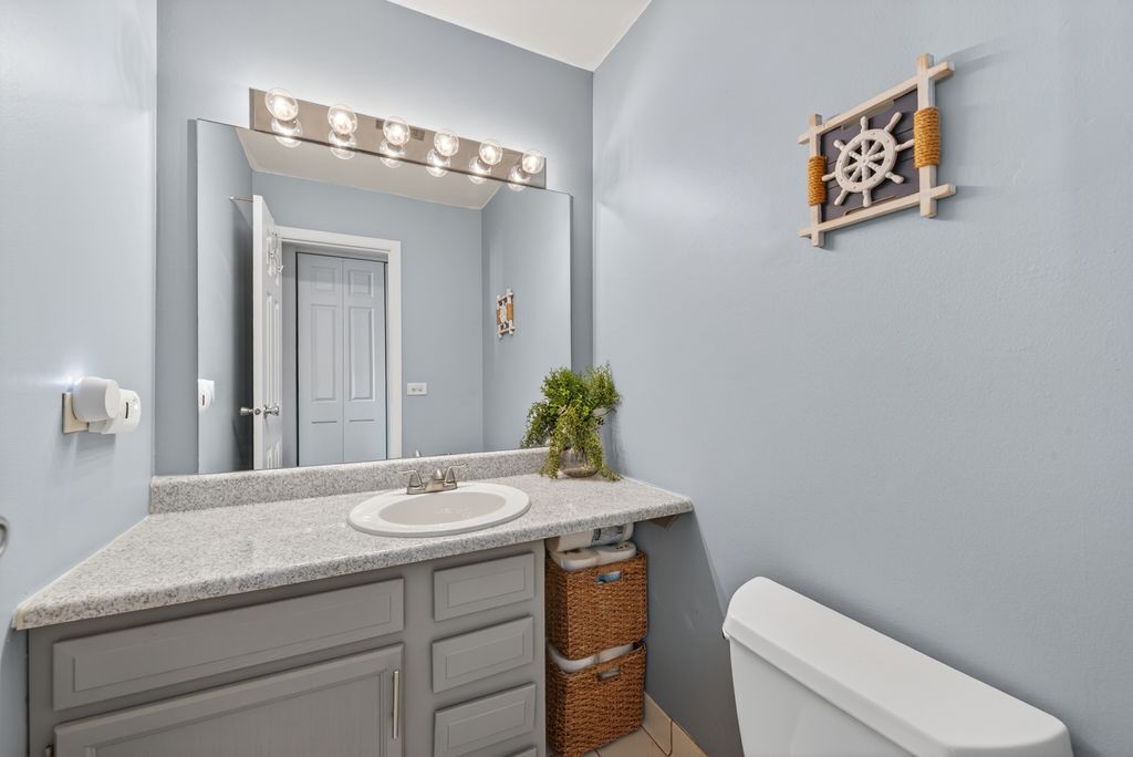 Image 21 of property listing at 6010 Oakwood Drive 6A, Lisle, IL 60532
