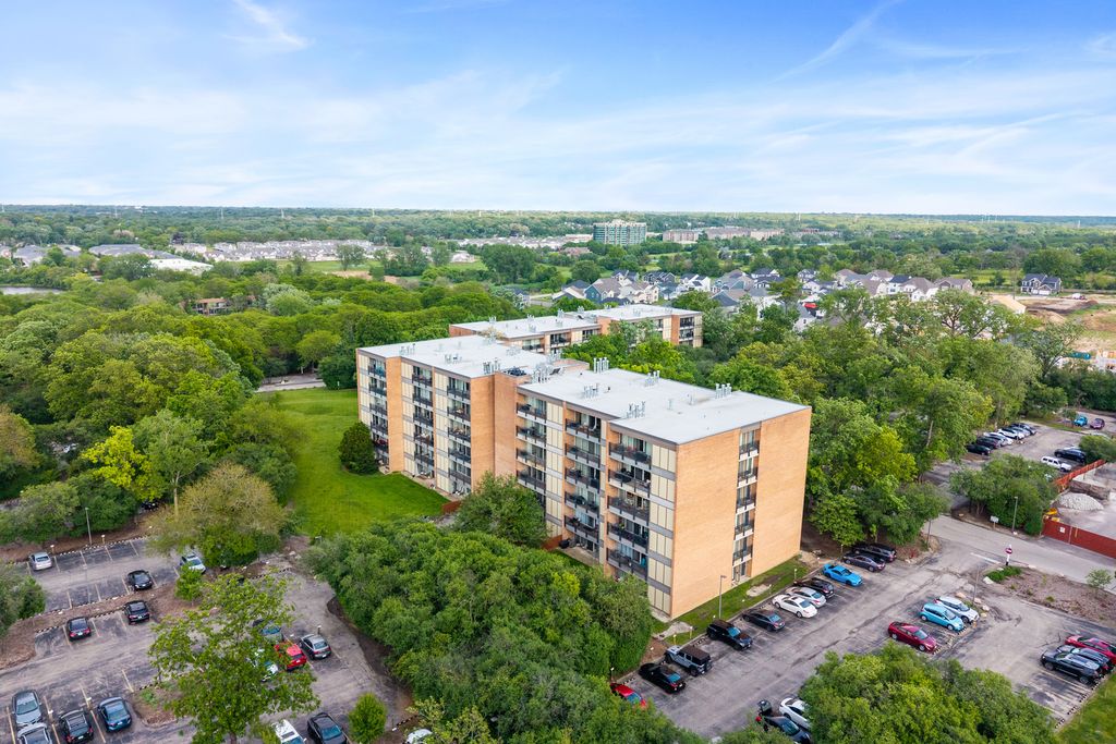 Image 30 of property listing at 6010 Oakwood Drive 6A, Lisle, IL 60532