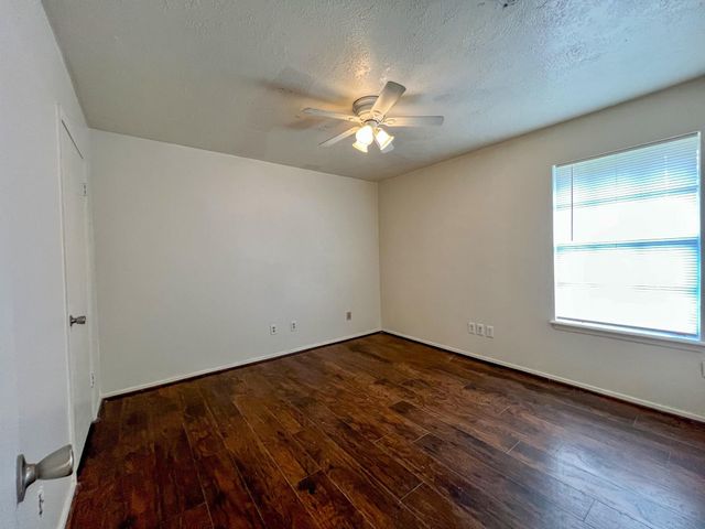 707 Ruth Ct, Unit A, Navasota, TX 77868