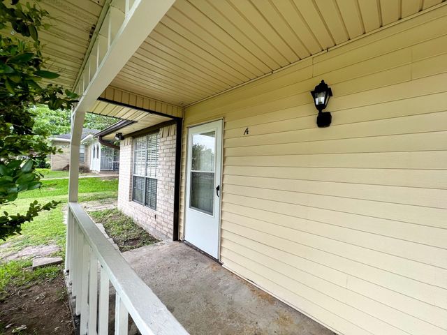 707 Ruth Ct, Unit A, Navasota, TX 77868
