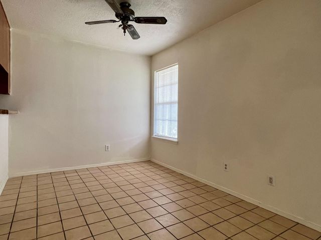 707 Ruth Ct, Unit A, Navasota, TX 77868