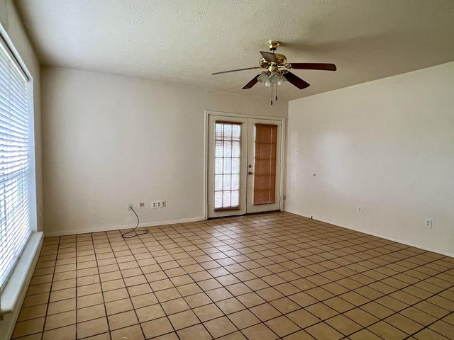707 Ruth Ct, Unit A, Navasota, TX 77868