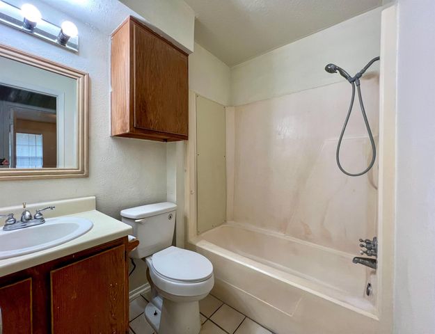707 Ruth Ct, Unit A, Navasota, TX 77868