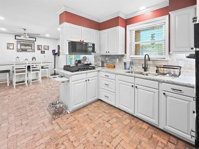 9808 Arnold Rd, Denham Springs, LA 70726
