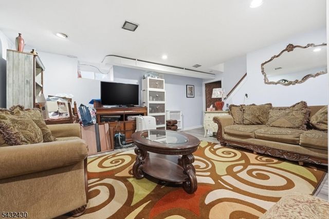 35 Deerfield Dr, West Orange Twp., NJ 07052