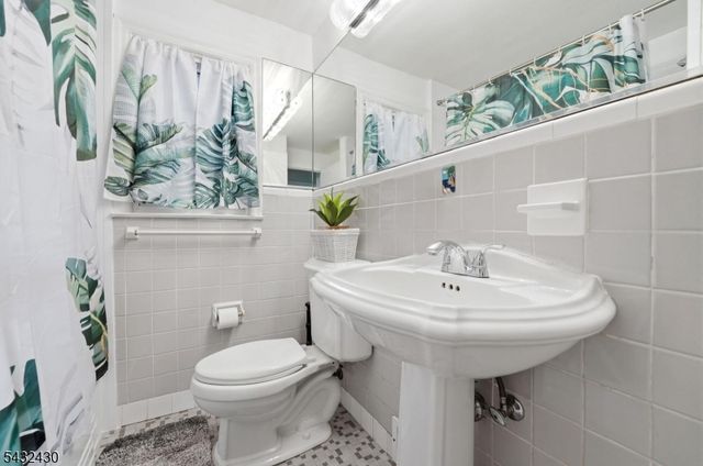 35 Deerfield Dr, West Orange Twp., NJ 07052