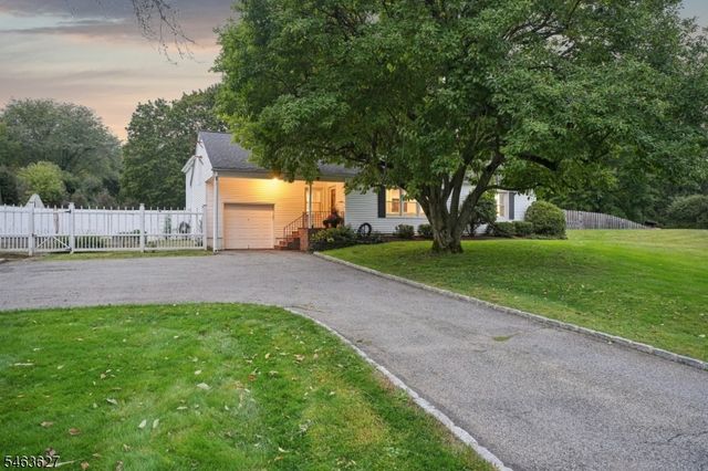 17 Cherry Ln, Mendham Twp., NJ 07945